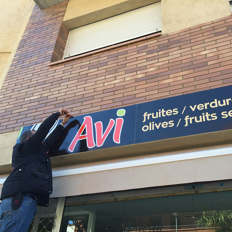 Instalación Letreros y Rótulos en Barcelona